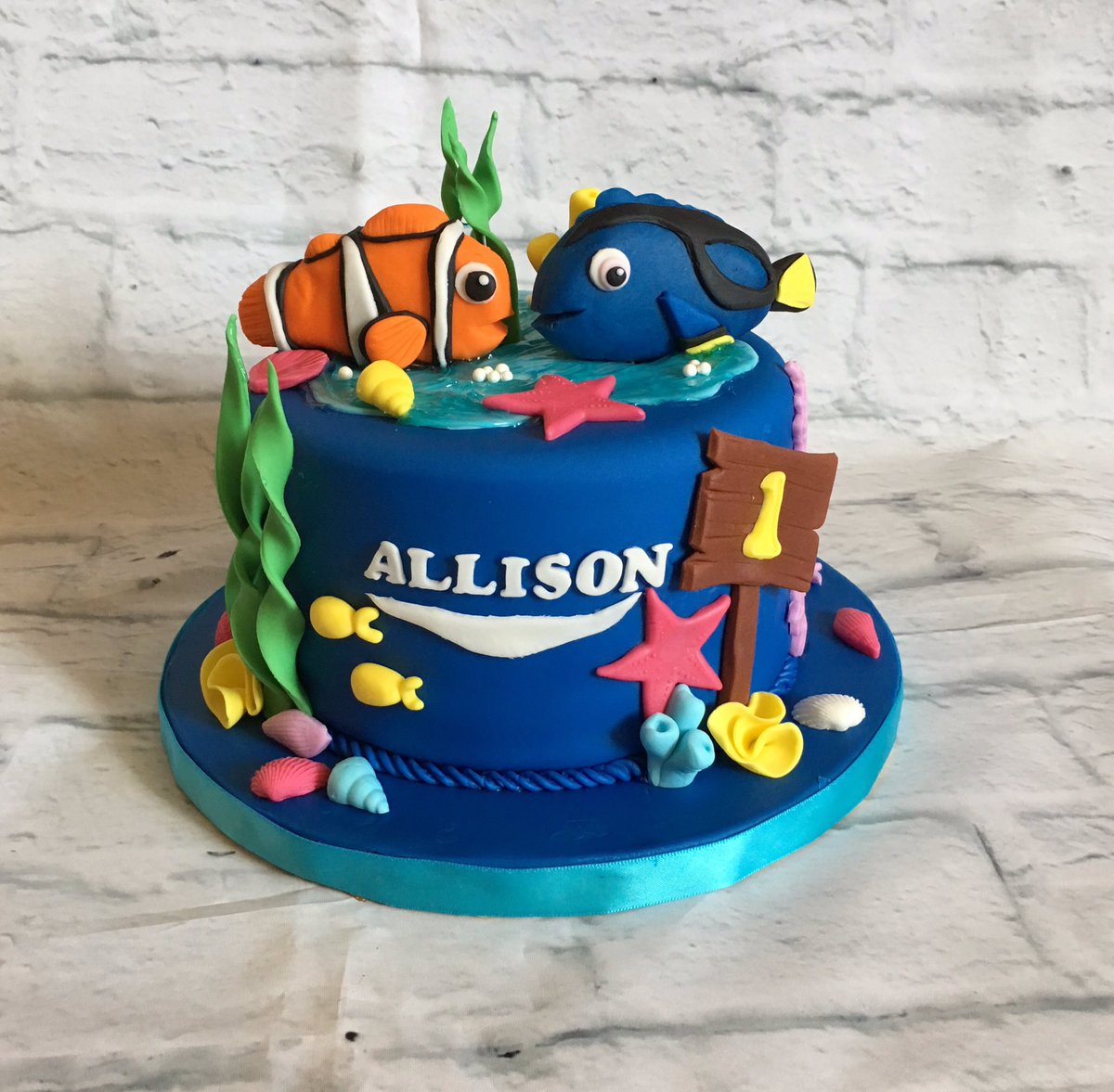 sweartisancakes's tweet photo. Finding nemo cake!🌊 #findingnemocake #customcake #latinocake https://t.co/h3HEgC8sKY