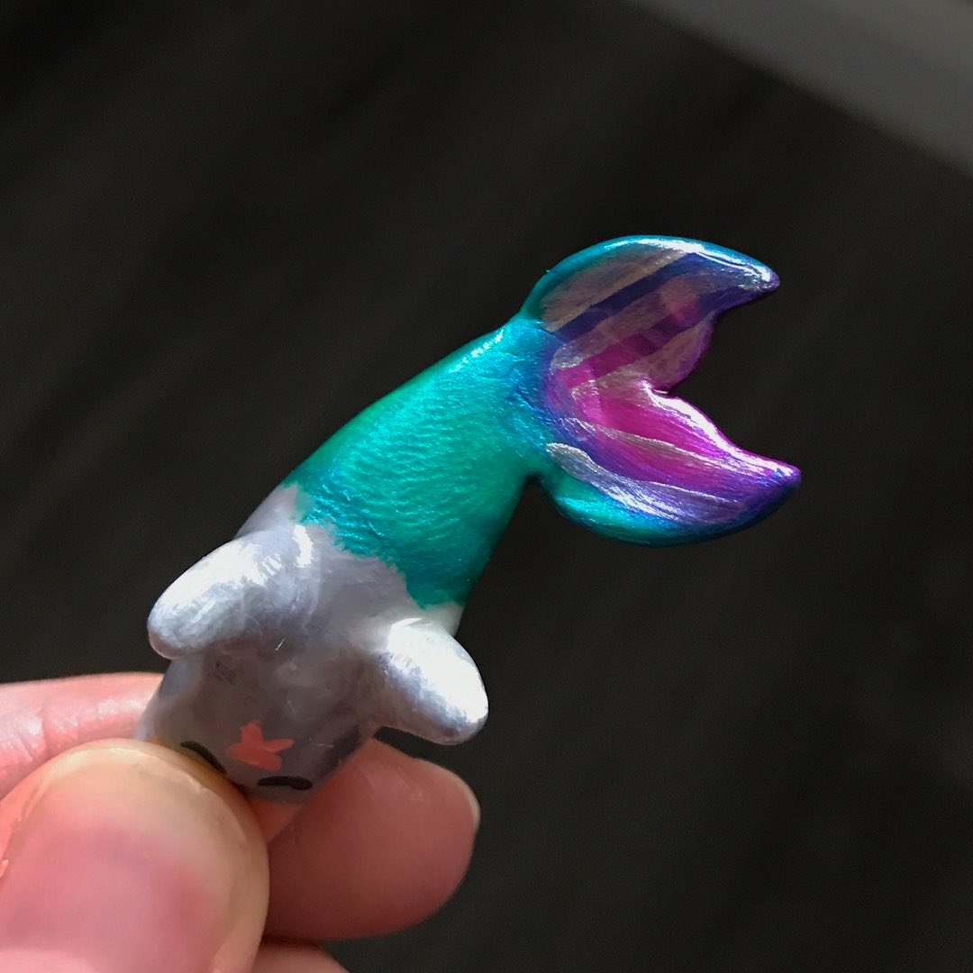 hollymrgn's tweet photo. Mermaid tails 🦄 🐋 🌈 🎨 #mermaidtail #mermaidlife #cats #mermaidcat #catmermaid #kawaii #polymerclay https://t.co/YPbymIyzXu