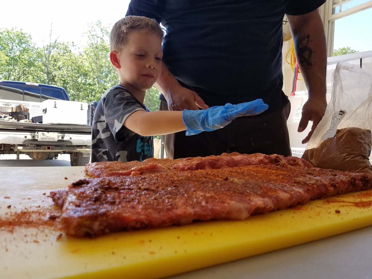 smokerbuilder's tweet photo. Teaching my youngest the ways of the force #ribs #MidMOSmokeShow #SmokerBuilderMFG #SmokerBuilderdotcom #SundayMorning https://t.co/Ak7Tj7yVeZ