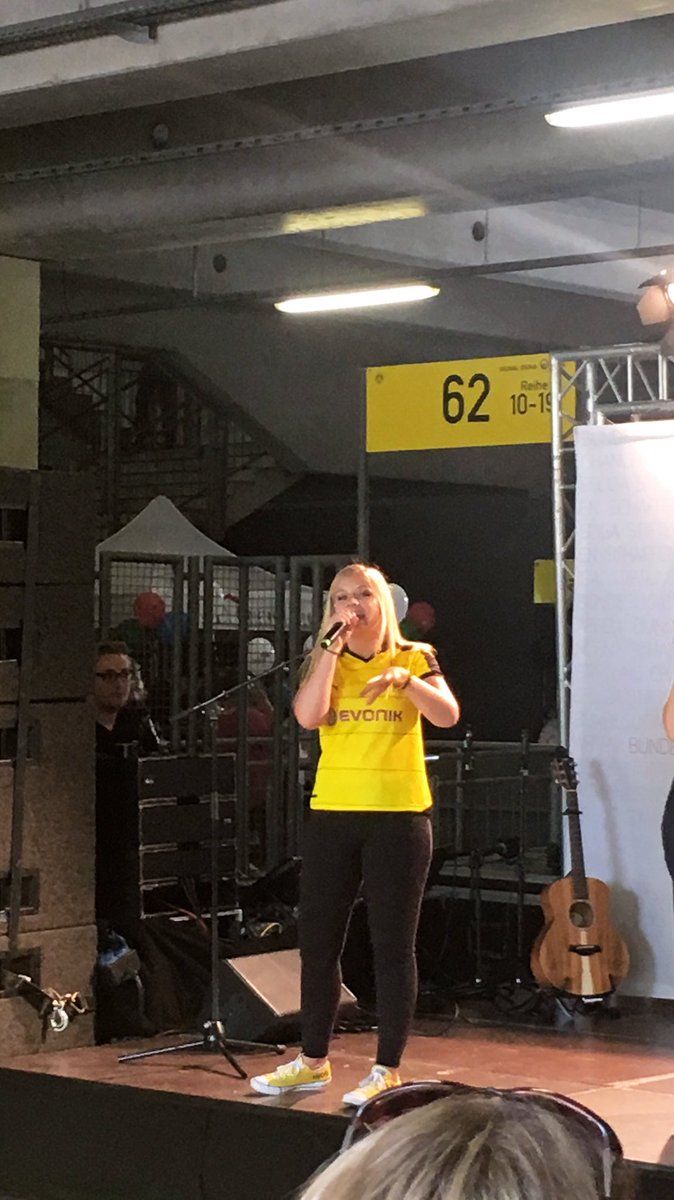 great job <a href="/JoMarieDominiak/">Jo Marie Dominiak</a> <a href="/BVB/">Borussia Dortmund</a> <a href="/Fanabteilung/">BVB-Fanabteilung</a> #EchteLiebe 🖤💛