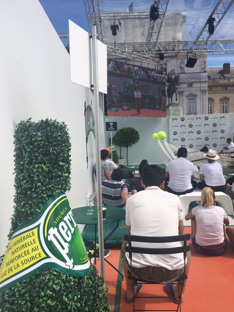 Anaoh57's tweet photo. Nous voulons faire le #smashperrier car depuis le temps que Nadal joue à RG il a pris de la bouteille @repreneurs https://t.co/lZIpqTedud