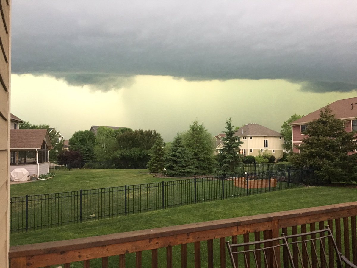 TrishaVolpe's tweet image. Wow! Looking north from east metro. @KSTP