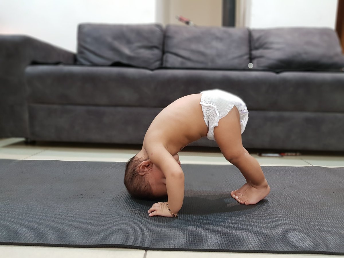 vedarajen's tweet photo. My son viaan at age of 6 month trying to #suryanamaskar @yogishriramdev #YogaDay #yogalife #kidsthesedays https://t.co/OFEnvrFTl6