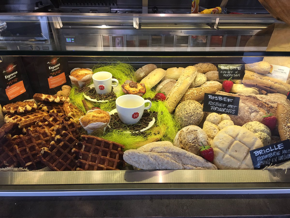 kwduurstede's tweet photo. Op ons 'gezellige terras' kunt u ook heerlijk genieten van een vers kopje koffie met een lekkere wafel of een Nutella of Appel-Kaneel muffin https://t.co/sYMuVHoJ2q