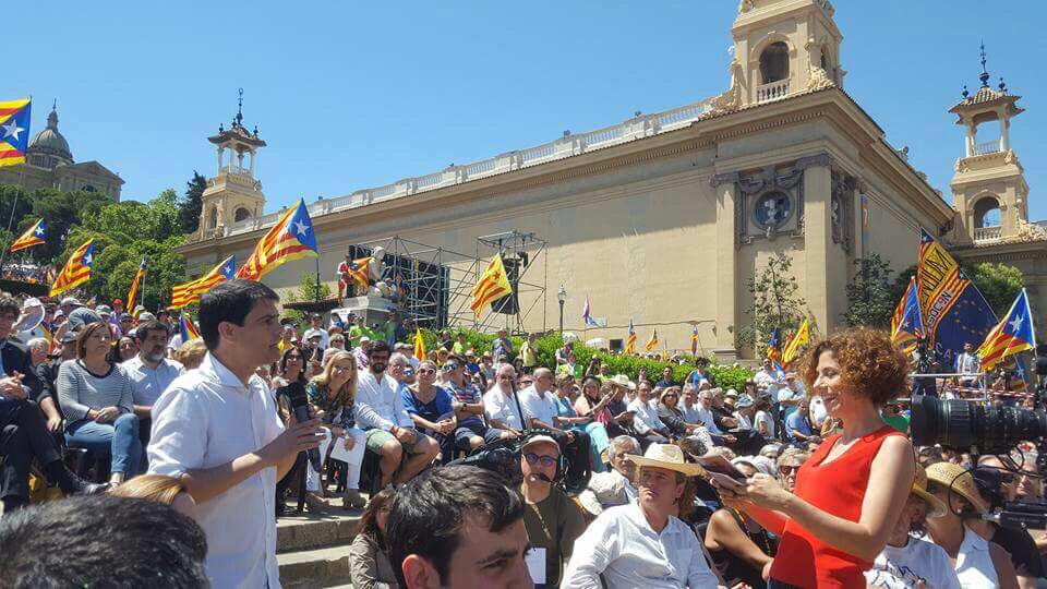 TorderaM's tweet image. #Ilovedemocracy #referendum #1octubre volem llibertat! Volem #Democràcia volem #votar #SíAlMillorPaís