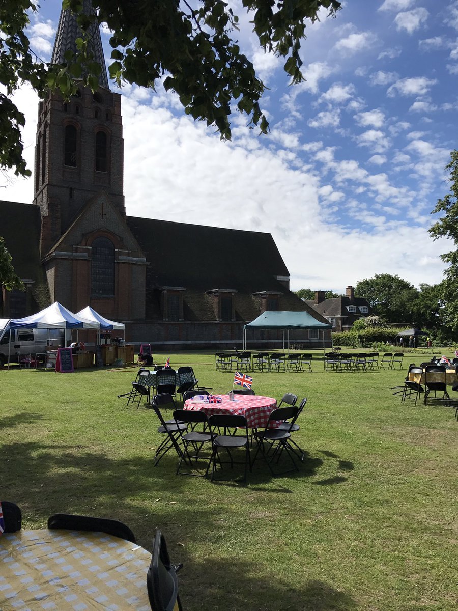 hgs_ra's tweet photo. HGS RA Summer Picnic - this afternoon! 12:30 to 5pm - Central Square https://t.co/M8cyOCoUA9