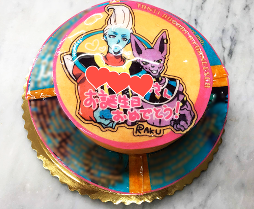 rakudx's tweet photo. 海外の方に頼まれまして、その方のお友達のお誕生日ケーキの絵を描かせて頂きました！☺️ウイスとビルス様です。　完成したケーキのお写真を頂いたのですが、綺麗にプリントされていて驚きました…！ https://t.co/njDLcmK2oE