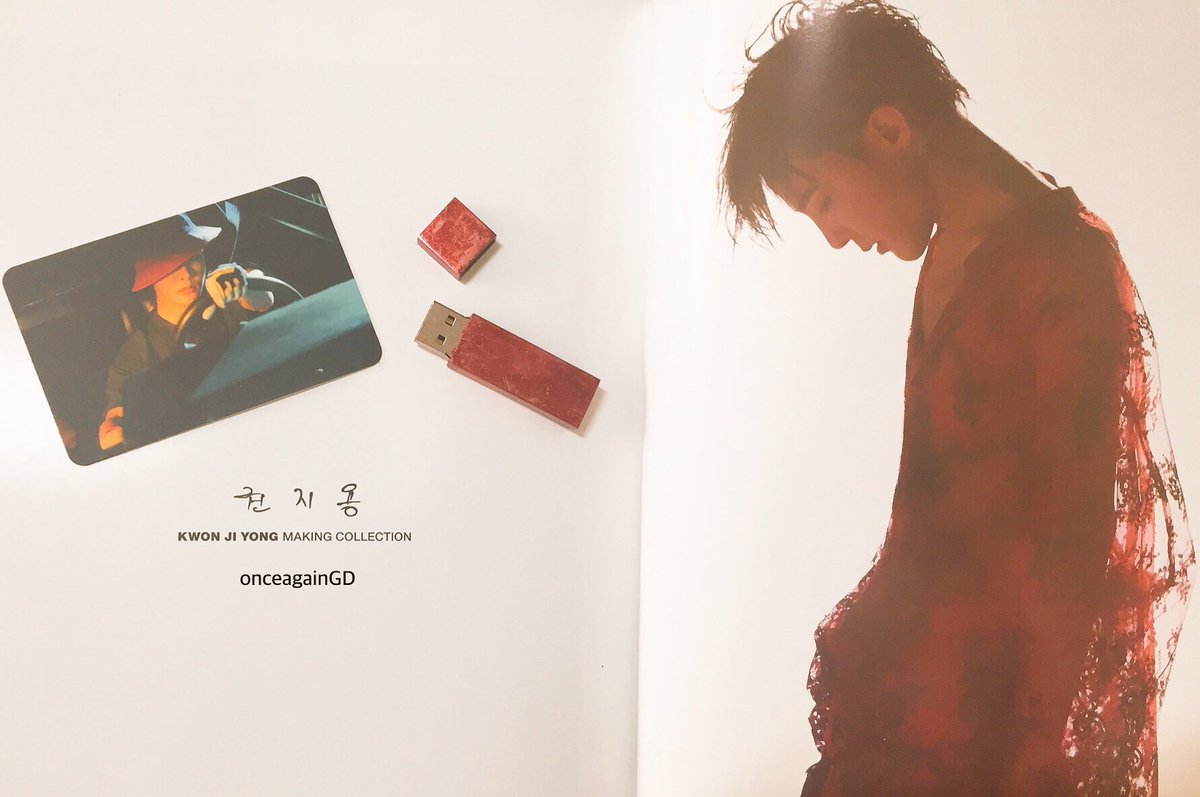 onceagaingd's tweet photo. 드디어 열어본 #권지용 앨범과 메이킹북.
지드래곤이 새로운것과 예전것을 자신만의 것으로 만들어 내는걸 볼때마다 늘 먼저 감사하게 된다. 동시대에 직접 보고 들을 수 있어서. 권지용과 #GDRAGON 그 사이 어디서든 네가 행복하길🙏 https://t.co/6KCx5cYbzL