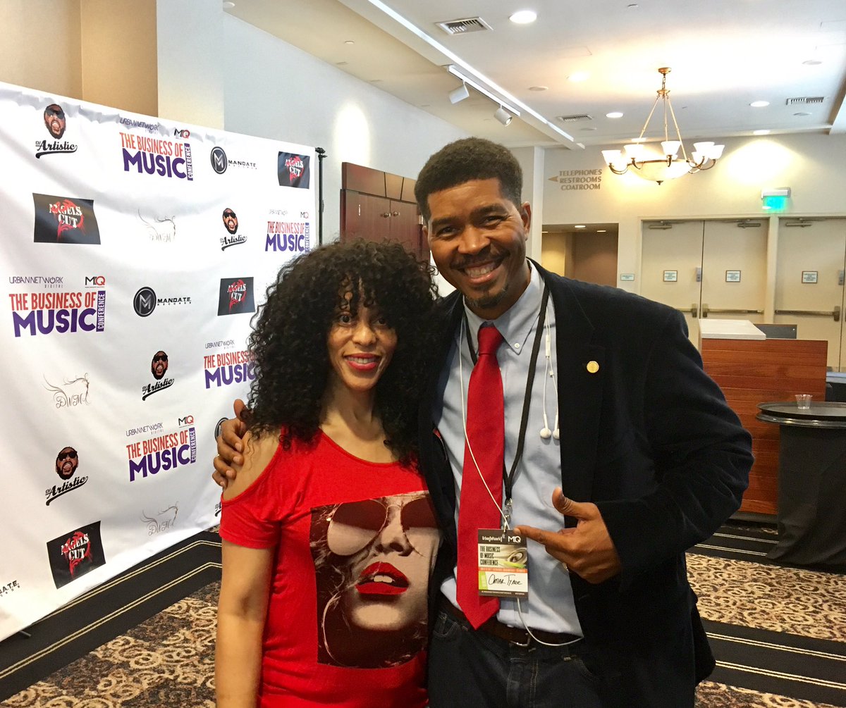 omartyree's tweet photo. Snagged the #BossLady #EvaPatterson @ #urbannetworkdigitalconference2017 #thebusinessofmusic and #fashionshowcase https://t.co/9M6HL1vxfU