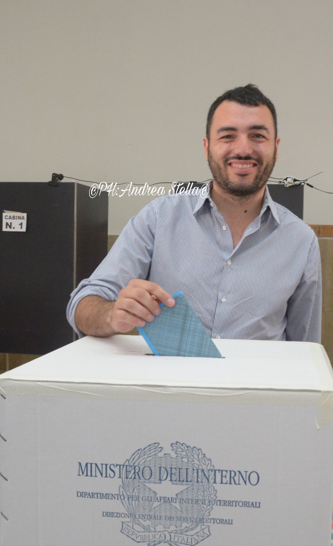 andmarfot's tweet photo. Il #candidato #sindaco di #Lecce @ADelliNoci mentre voto #comunali2017 #comunedilecce https://t.co/wejCLNPRkR
