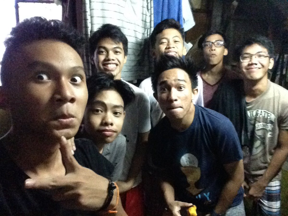 djameloco's tweet image. Thank you lord for this group of people 😇 #ILoveMyHouseHold #ShareALoad #YouthForChrist #Brothers