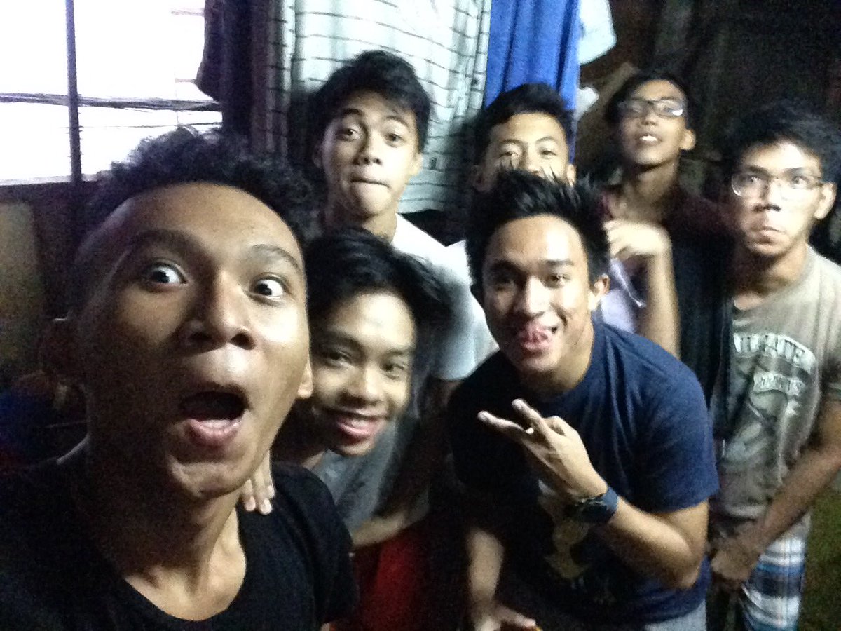 djameloco's tweet image. Thank you lord for this group of people 😇 #ILoveMyHouseHold #ShareALoad #YouthForChrist #Brothers