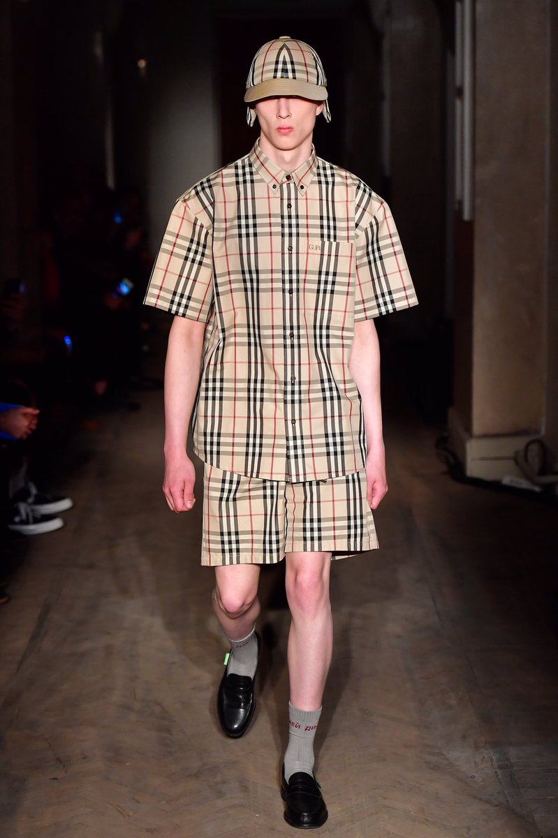 VesqueMag's tweet photo. Gosha Rubchinskiy x Burberry Spring '18

#GoshaRubchinskiyXBurberry #VesqueMag #SS18 https://t.co/TGTyNyEZKu