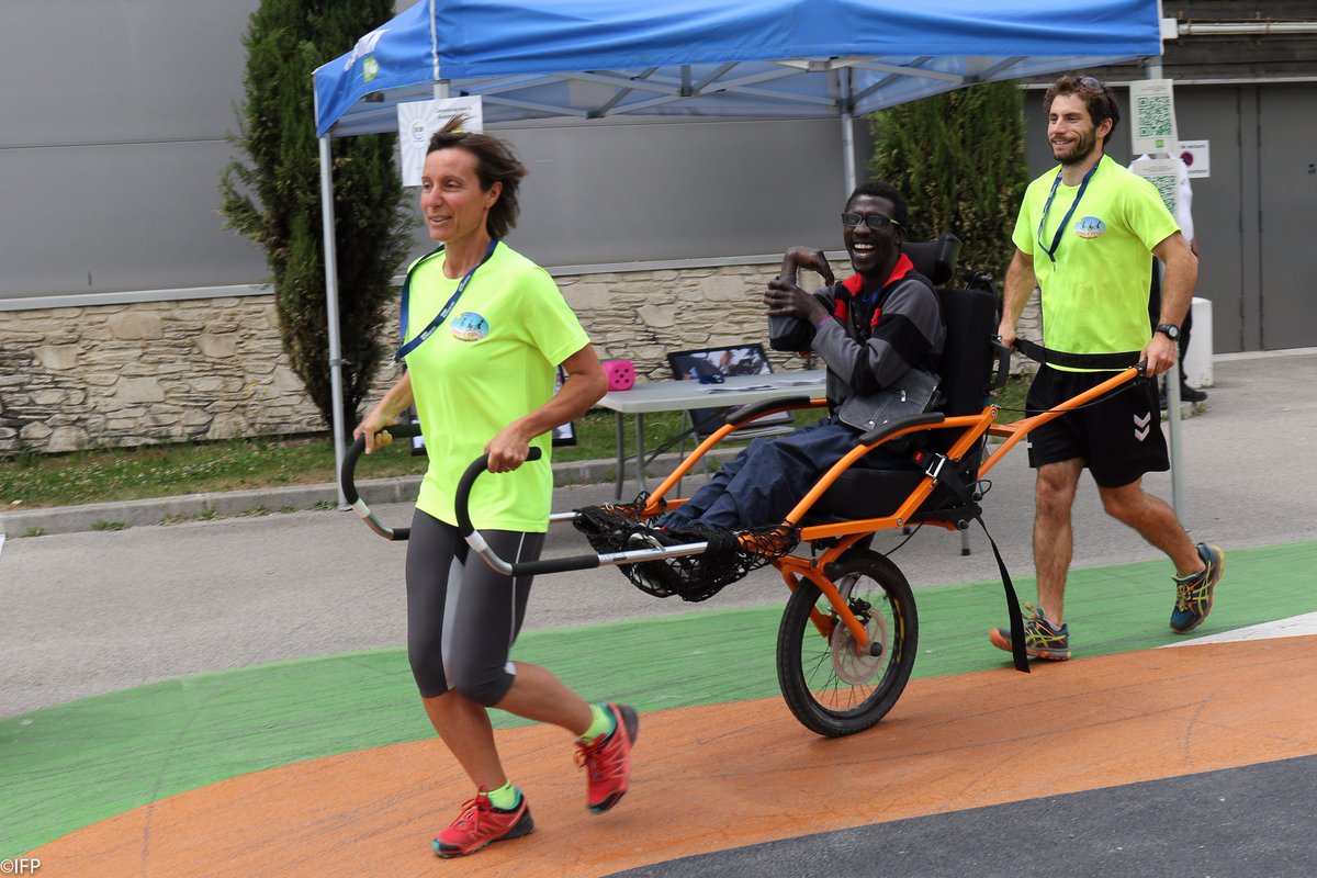 SSchemb's tweet photo. #AtoutRSE Retour en images #DDday #vivreensemble #diversité #chienguide #handicap #sport #ensemble @DiambarsMed13 https://t.co/fcfwKInI91 https://t.co/Tm9jOUPF4v