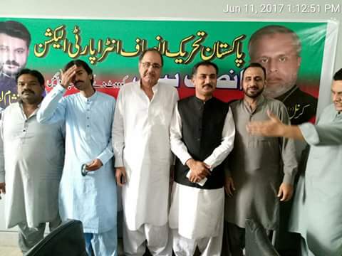PTIDGKOFFICIAL's tweet photo. #PTI workers are showing their confidence for @ImranKhanPTI in #PTIIPE at PTI office khanewal https://t.co/3u9xDg4RIJ