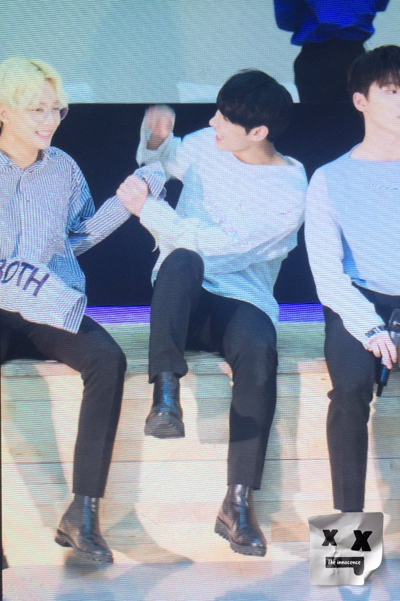 theinnocence_J's tweet photo. 170611 합정 팬싸 #세븐틴 # SEVENTEEN #준 #문준휘 #JUN #文俊辉 왤케 귀여워 누나 울어ㅠㅠㅠㅠㅠㅠ 우울 ㅠㅠㅠㅠㅠㅠㅠ @pledis_17 https://t.co/2tj3szxhAH