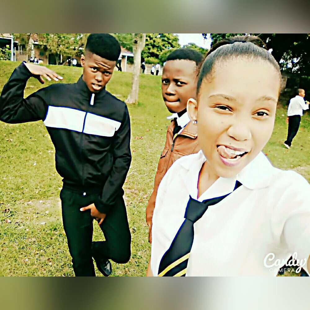trinkytricks_'s tweet photo. #Daleview my friends and i https://t.co/ZiZqZga4Wd