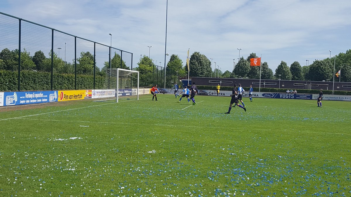 Met nog een kwartiertje op de klok staat het nog 2-1 voor Bekkerveld.