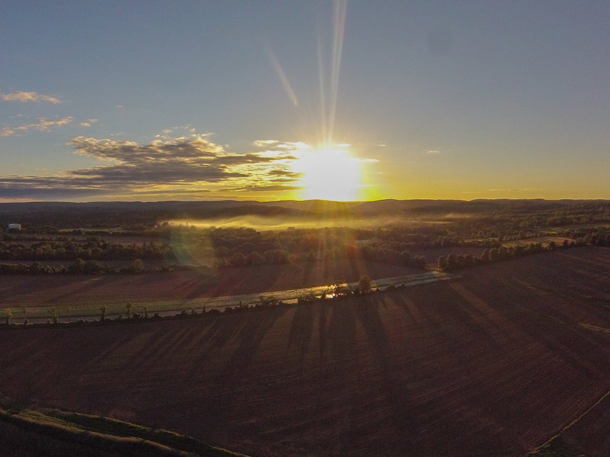 skytangoteam's tweet photo. Lovely #aerial shot by @McMxRacing15J https://t.co/ZhNcY5Lh1C #fly3drsolo #aerail #aerialphotography #birdseyeview #fly3dr #sUAS https://t.co/krsKpCiMNW