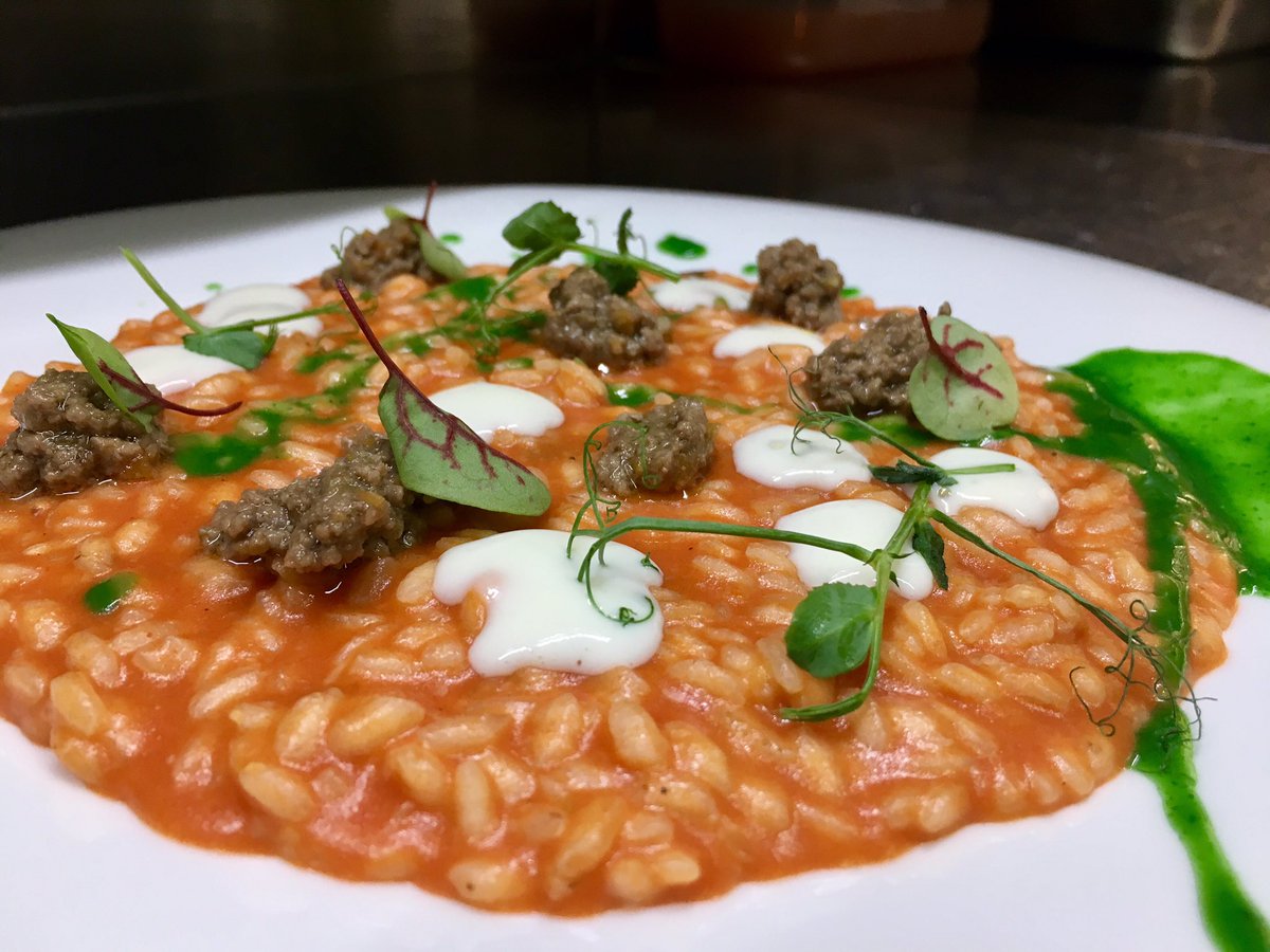 ChefParisi_A's tweet photo. Risotto alla bolognese. #lakecomo #kitchen #chef #risotto # https://t.co/mHeP7bupKe