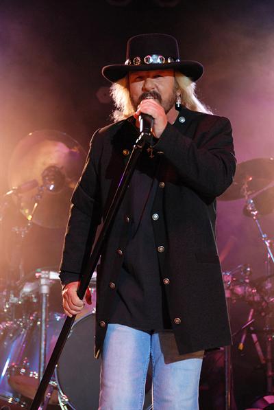 HAPPY BIRTHDAY DONNIE VAN ZANT !! LET\S ROCK TO SOME !! 