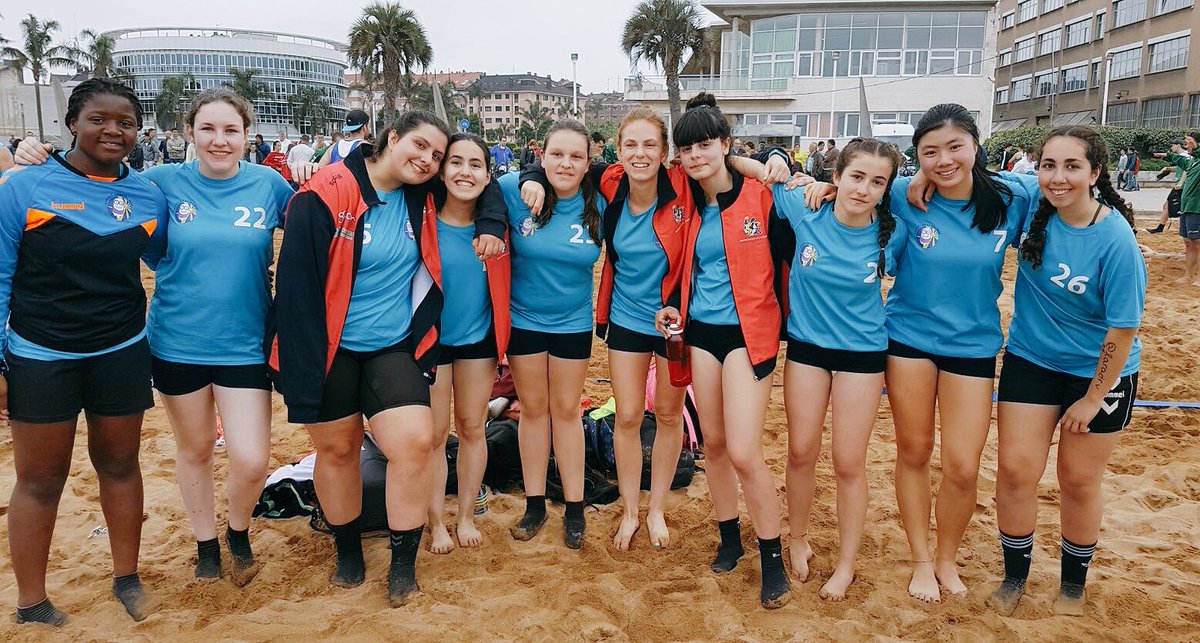 SunsetArbeyal's tweet photo. Y... 🥉Otra medalla! 3º puesto para nuestras cadetes!! #GoSunset #lafamiliacrece #sunsetgirls #minisunset 💪🏼🤾🏻♀️ https://t.co/5mKsmWtC9R