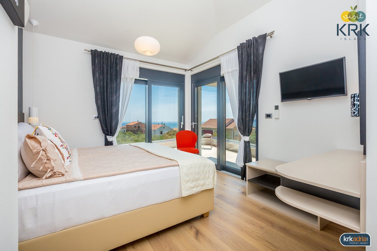 VisitKrk's tweet image. Villa ELLA, luxurious pool villas in the town of Krk for your holiday!
#swimmingpool #seaview #VisitKrk
More info: goo.gl/rmuvPz