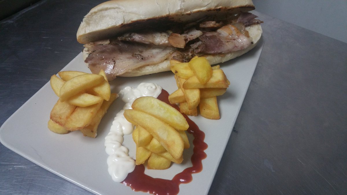 LangellaMergell's tweet photo. #panino #porchetta #provola #patatine
#top #conilcuore #amore #fantasia #langellaamergellina https://t.co/Ejbe348QIo