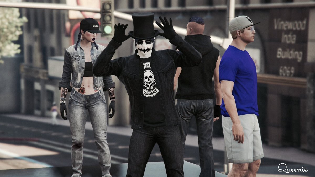 QuendosJewels's tweet photo. Serious business work π@Official_McGakk
#rockstargames #GTAVOnline #snapmatic #Quendos #quen #thaNASTYsnaps #waveformgaming #GTAOnline https://t.co/6dcswIMADt