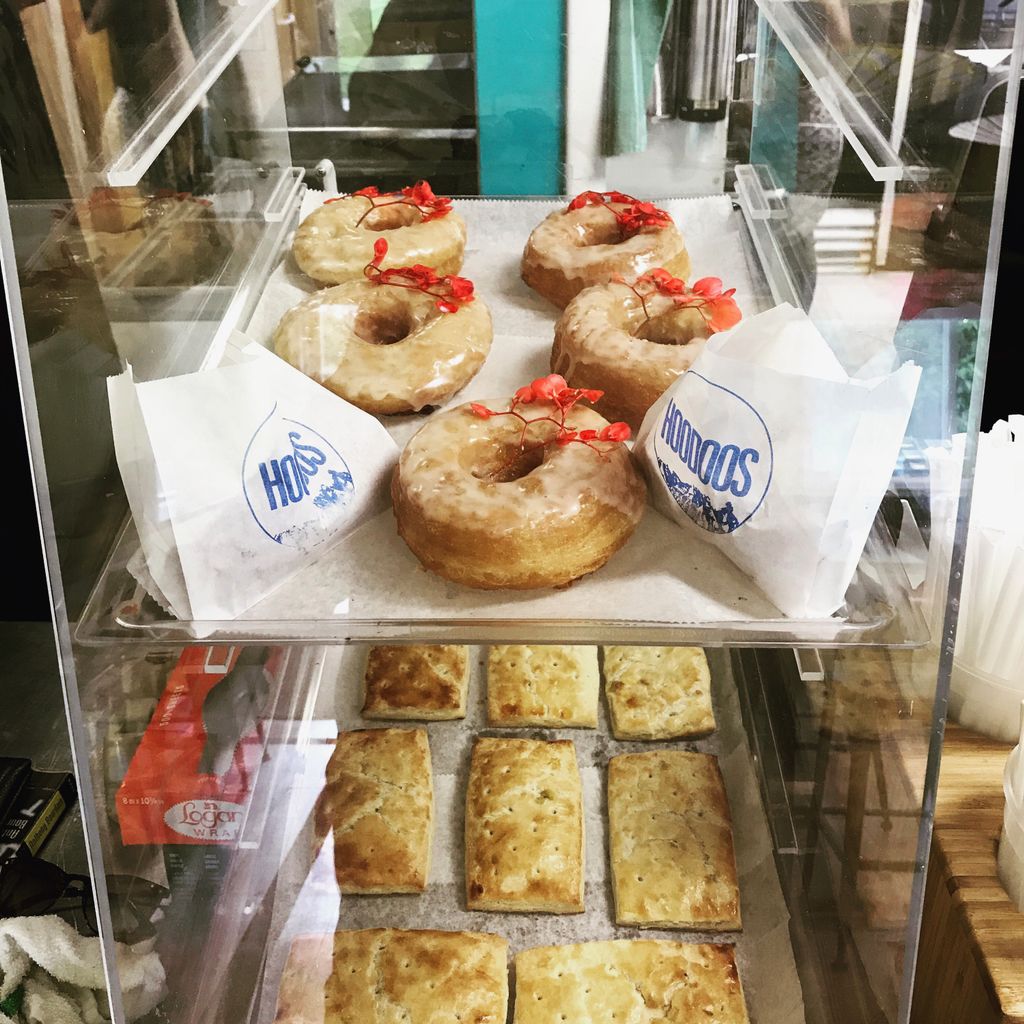 hoodoosmtk11954's tweet photo. Here at #HoodoosMTK we make our own #cronuts and #poptarts so that you don't have to.
#MTK
#BakingInTheSun https://t.co/frVvluDcMi