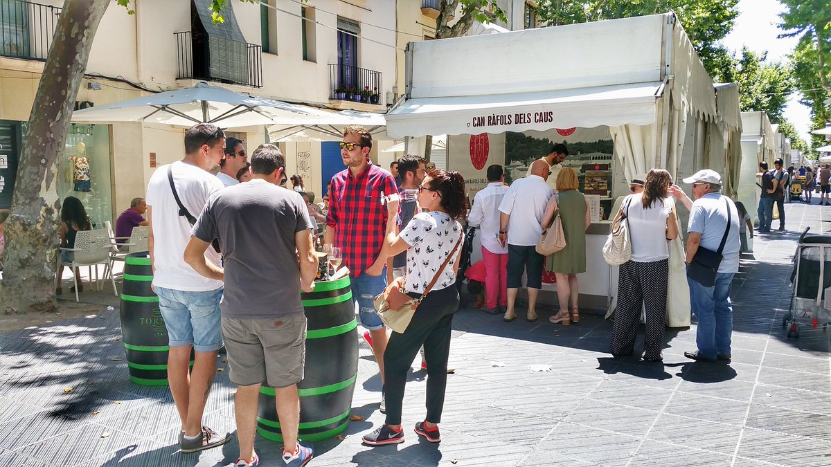 VilanovaTurisme's tweet photo. Diumenge de sol i calor a @TempsdeVi Encara moltes coses a fer, tastar i gaudir a Vilanova i la Geltrú aquest diumenge de juny https://t.co/VBkhCJ63Qj