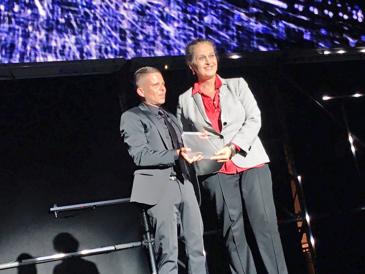 CarlaAntonelli's tweet photo. Gracias al @AytoArona, @ARNCULTURE y al concejal de Turismo David Pérez por los #PremiosAT #LGTBIQ #ARNCulturePride 🌈💙💗💙 https://t.co/bSgr5RMJRR