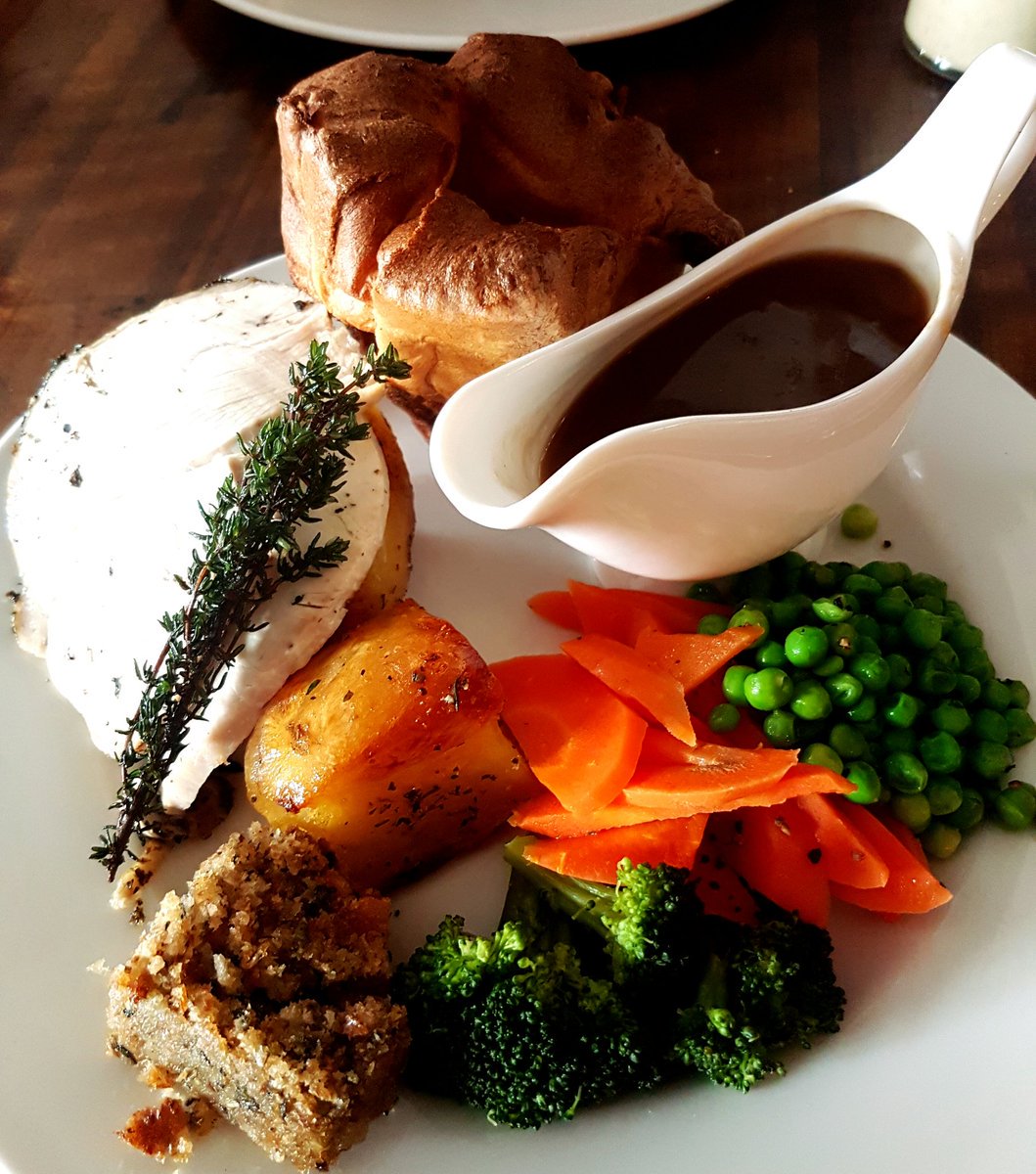 TheFont's tweet image. today is the day :) roast dinner's &amp;amp; vinyl :) last order's 5.45 music starts at 3pm til late #sundayroast #leicester #vinyl #fresh @TheFont