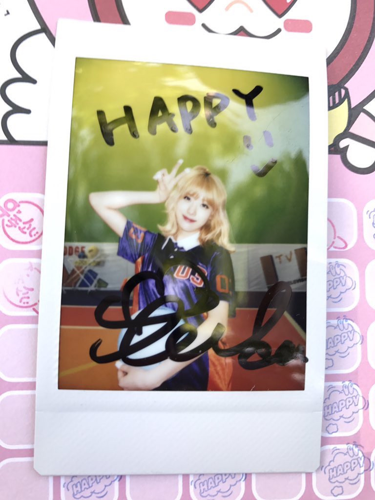 ludarchive's tweet photo. [POLAROID] attendance award! © milano https://t.co/tneYJNLxcT