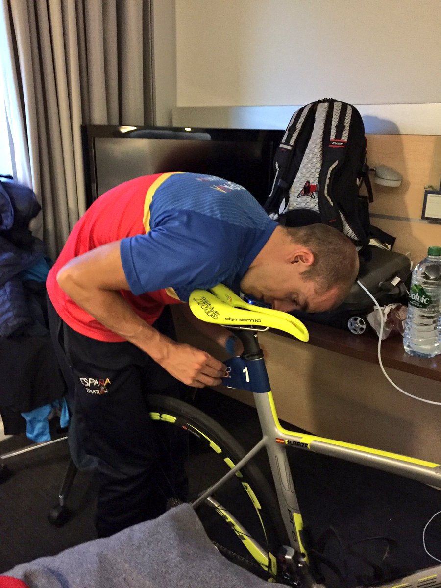 BH_Bikes's tweet photo. La BH G6 Pro Unique de @Fernando_Alarza ya luce orgullosa el dorsal 1 de #WTSLeeds Ready to win! Goooo!!! #Triathlon
#flechaplateada https://t.co/1z8JOZAdcg