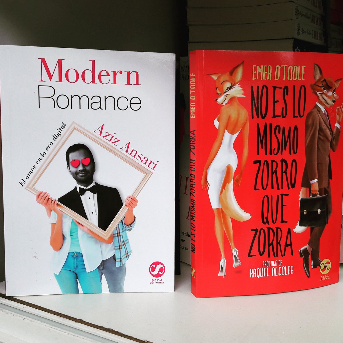 sedaeditorial's tweet photo. El libro de #AzizAnsari creador y protagonista de #masterofnone d #netflix y ganador de 1 #emmy2016 a la venta en la CASETA 284 de la #flm17 https://t.co/FDRbyPuRPs