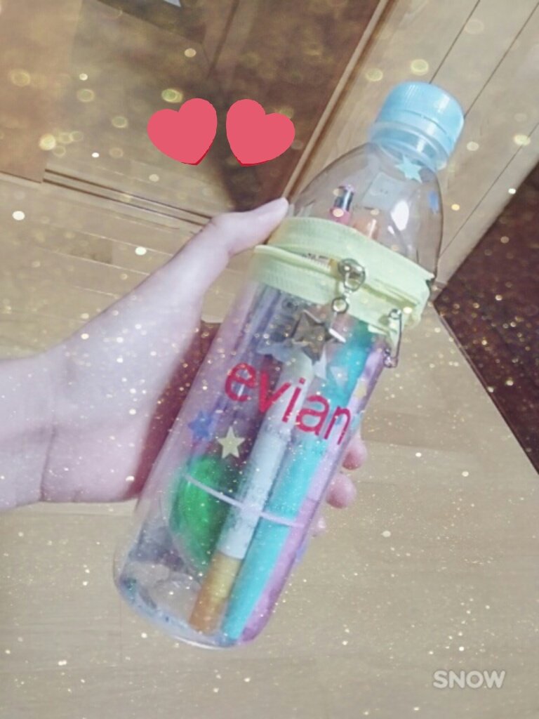 Evianペンケース