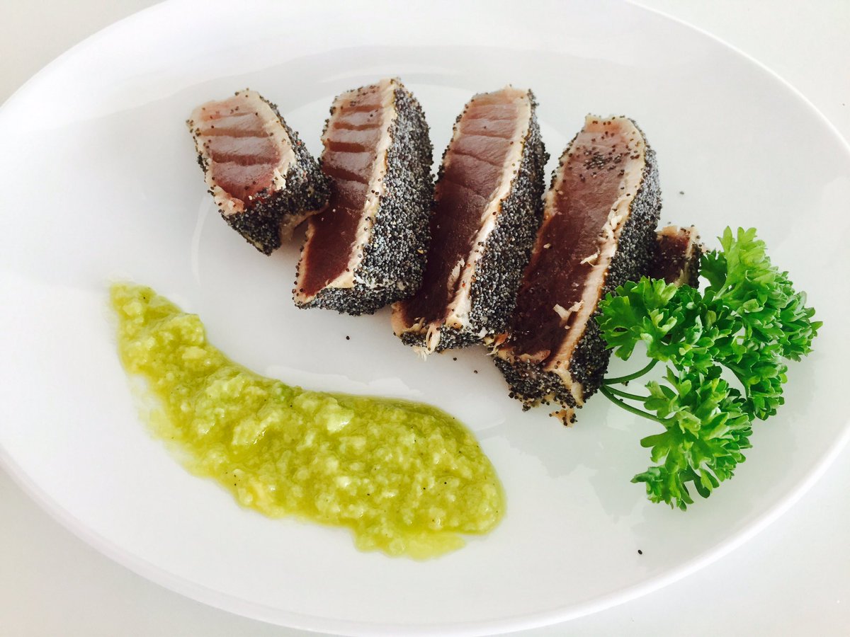 Tataki di tonno rosso con semi di papavero e salsa Teriyaki 🐠

#blancoseafood #fregenemarittima ❤️