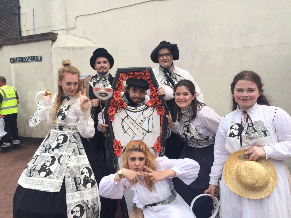 AProperSaying's tweet photo. #Freakshow #DickensFestival #PromenadePerformance https://t.co/Q9F5GfV7zN
