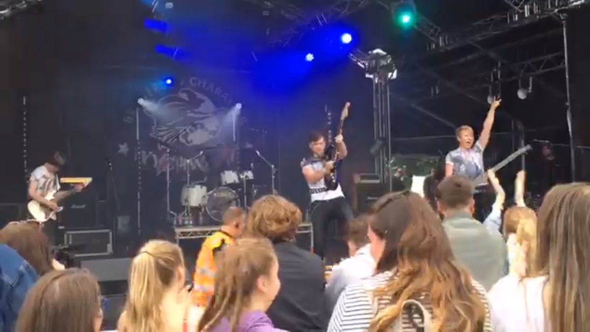 Counting_cards1's tweet photo. Witney music festival was insane! Thanks to everyone who came🤘🏼Thank you @WitneyMusicFest for having us 🙌🏼 #Witney #music #RockBand https://t.co/tIKmPhvJU6