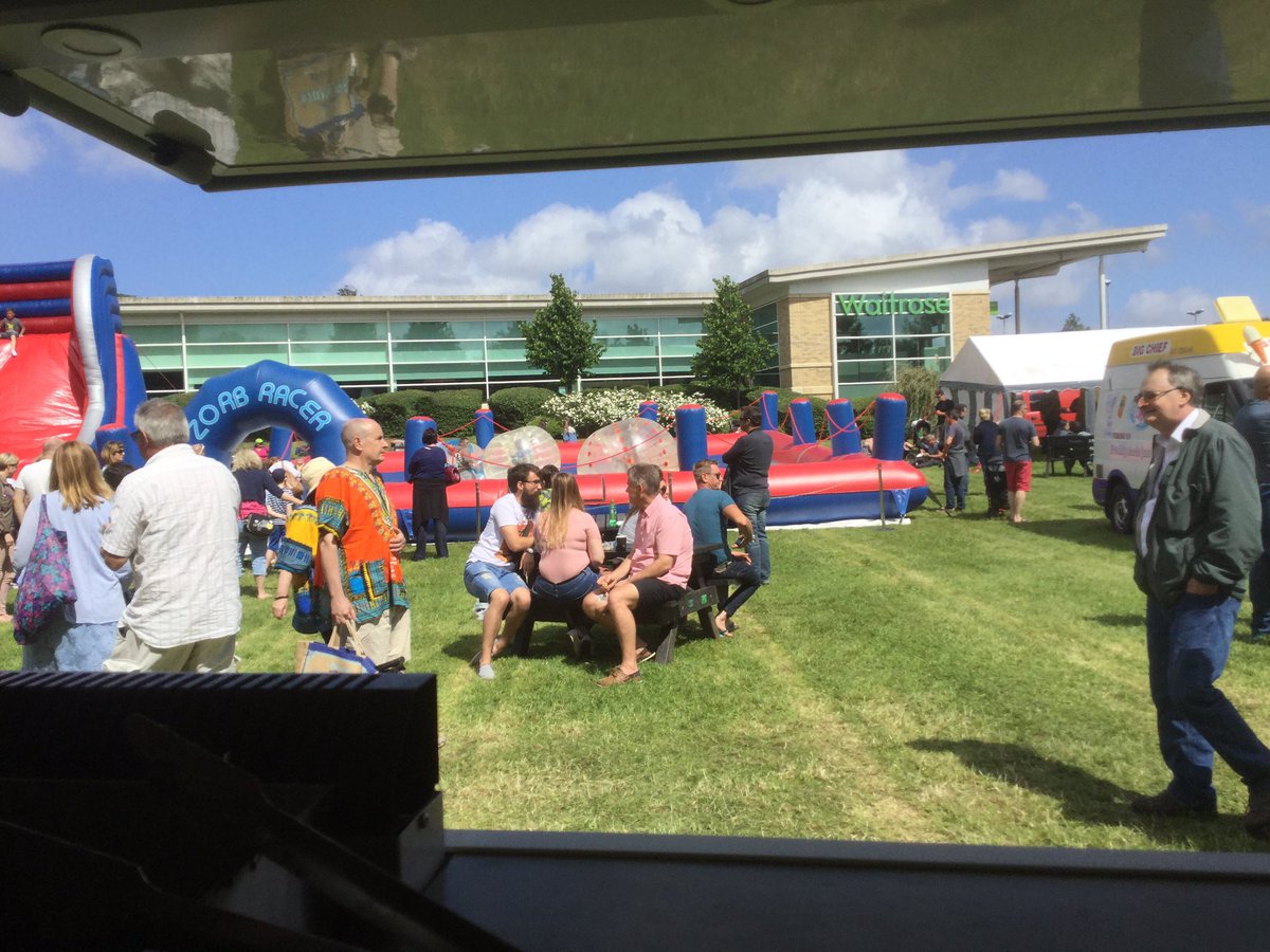 ThePigletTweets's tweet photo. Thanks @WimborneFolk having a great time serving you all https://t.co/BIgXkZ97Cu