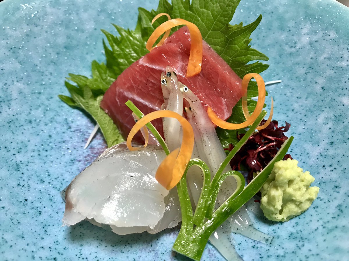 ロプロス お刺身は本鮪 白魚 鯒 コチ の三点 椀物は鮎並葛打ち 水無月豆腐