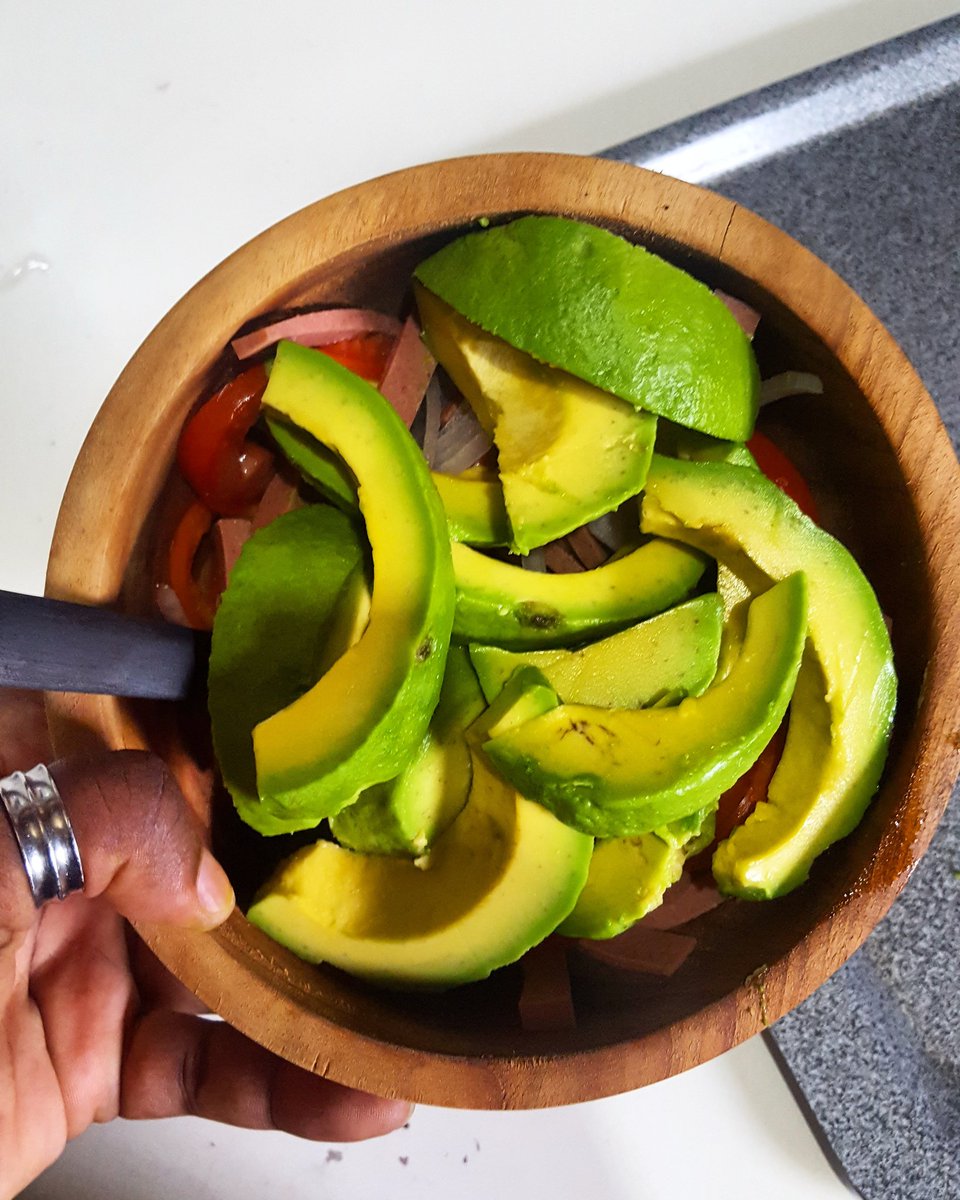 ChouchouMpacko's tweet photo. 3 minutes salad https://t.co/DhZFHnBfze
