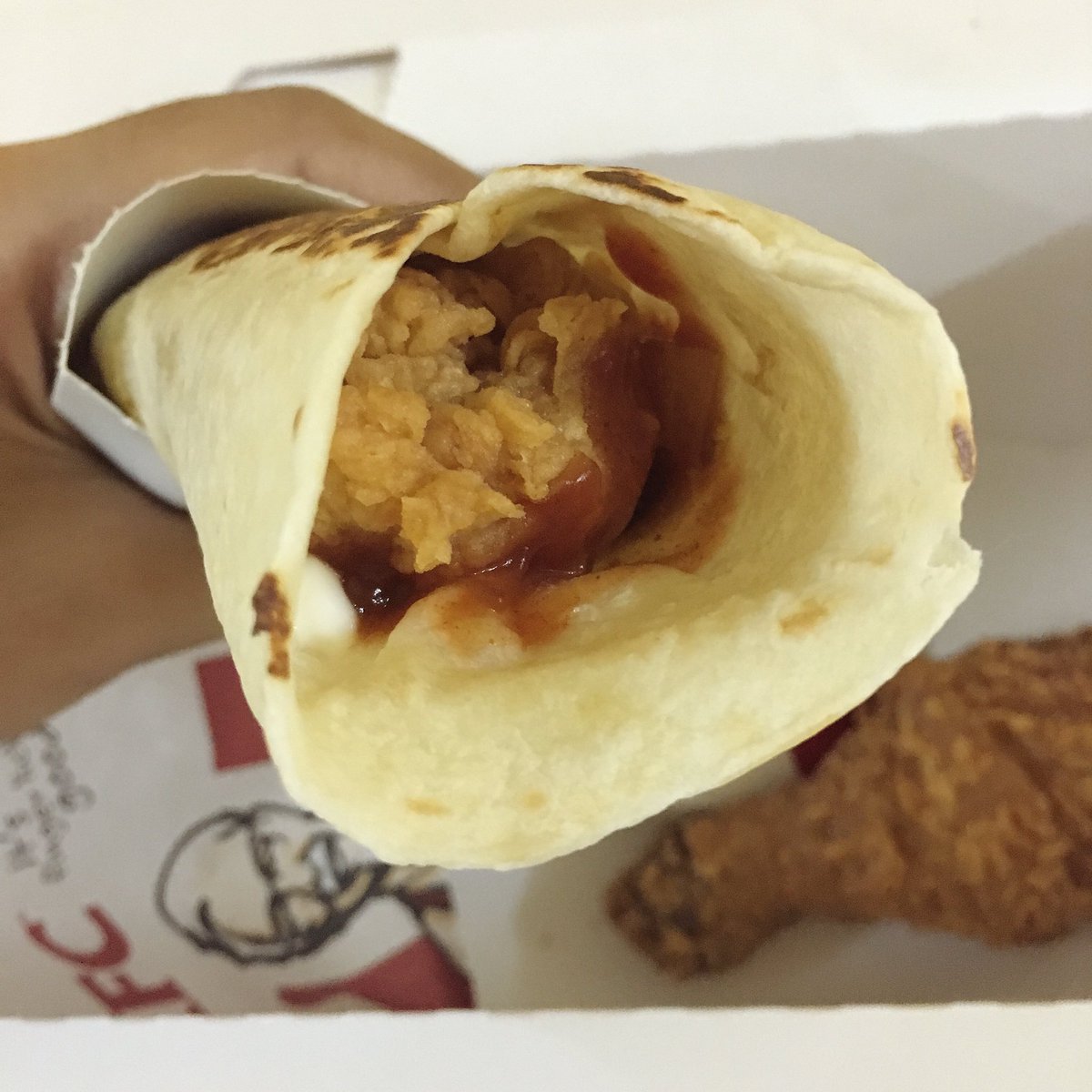 wz_fiqa's tweet photo. Hi @KFCmalaysia . Kenapa indah khabar dari rupa? Erm. #rollerbox https://t.co/7JoBJEs3nq