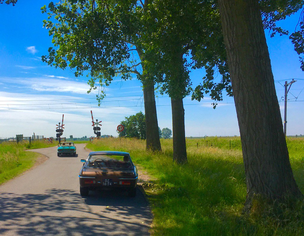 Hendrydevin's tweet photo. #arn2017 onderweg met de Lamborghini Islero GT400 V12 https://t.co/fgZNqYcdmO