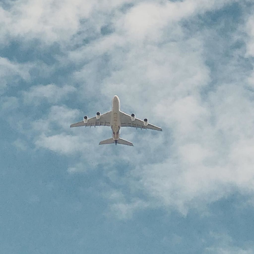 Danict89's tweet photo. Great weather and visibility today in #London: amazing shot of my loved #A380 #EY19 @etihadairways #abudhabi to @… https://t.co/5OCSQtFP2N https://t.co/qrjaaNy0oC