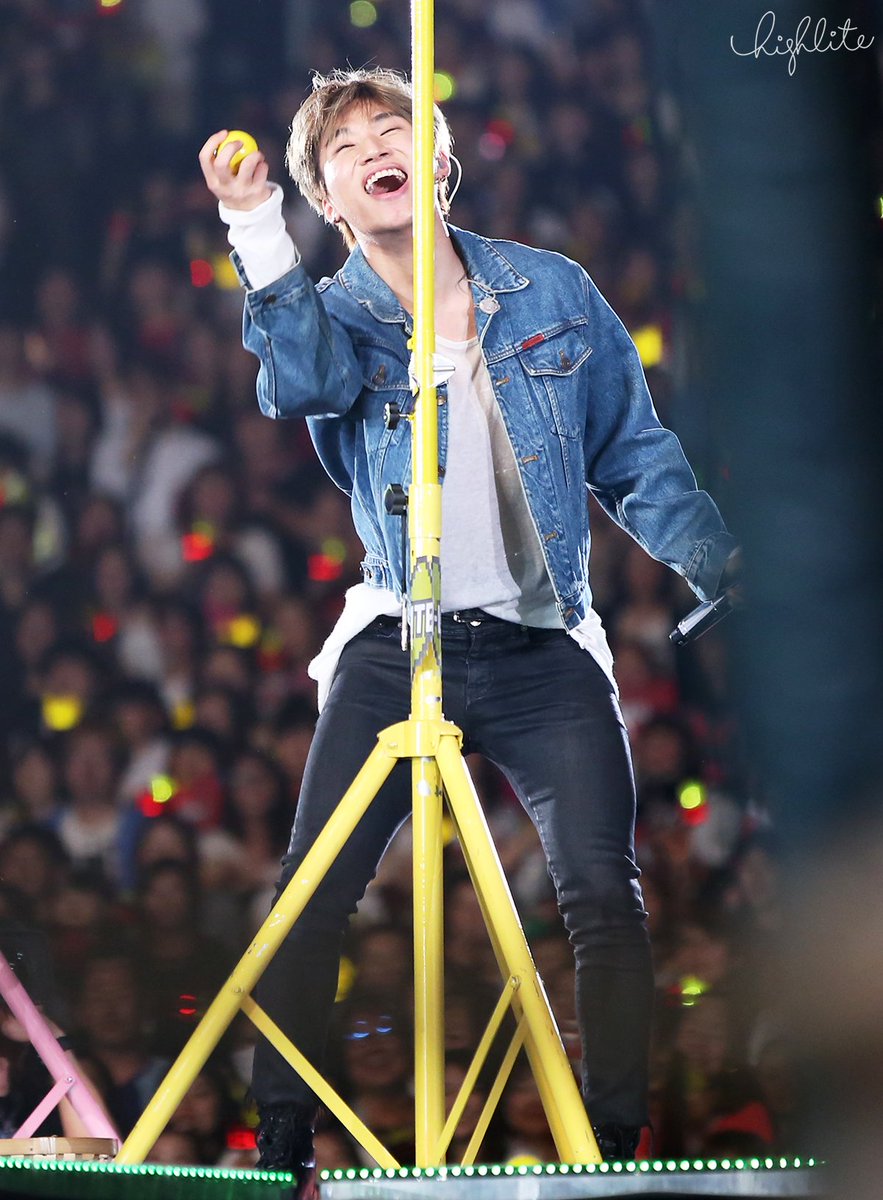 High__Lite's tweet photo. 170603 대성 BIGBANG SPECIAL EVENT IN 오사카사카!
너를 좋아한다고~ 외치고 싶어!
내~일을 바꾸어보자!
얼어붙어 가는 시간들을 깨뜨리고 싶어~
슬램덩크 만화 주인공들처럼 공 던지는 모습도 정말 설레요😭❤ https://t.co/Fhy2vQYYFk