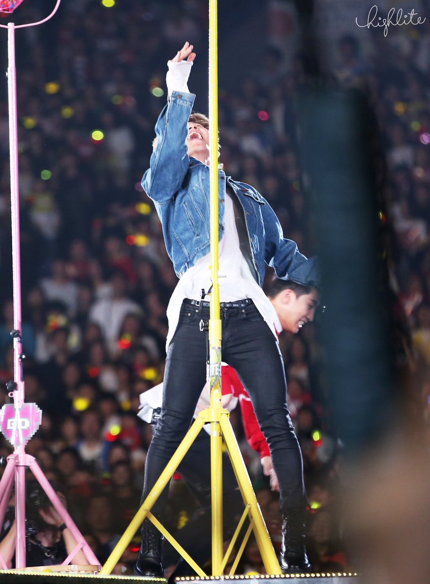 High__Lite's tweet photo. 170603 대성 BIGBANG SPECIAL EVENT IN 오사카사카!
너를 좋아한다고~ 외치고 싶어!
내~일을 바꾸어보자!
얼어붙어 가는 시간들을 깨뜨리고 싶어~
슬램덩크 만화 주인공들처럼 공 던지는 모습도 정말 설레요😭❤ https://t.co/Fhy2vQYYFk