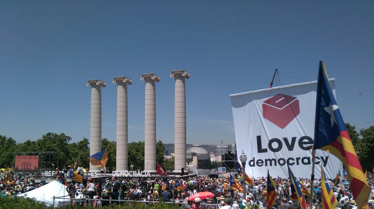 JuntspCastellar's tweet image. Referèndum és democràcia. @PDeCATCastellar #HolaUrnes @assemblea #IloveDemocracy