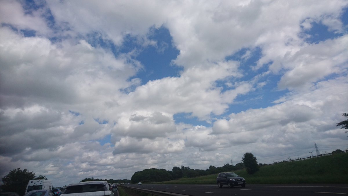 dpshlon's tweet image. Stuck under beautiful sky in #m69  long #Traffic ... Avoid #m69  If  you are travelling  towards #Leicester